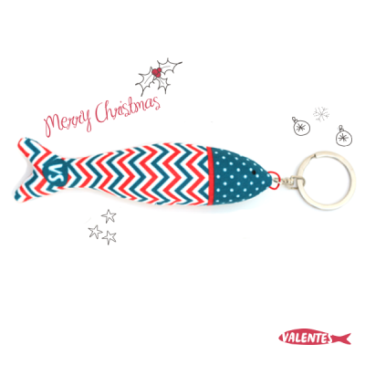 Chaveiro em forma de peixe colorido com padrão zigzag e bolinhas