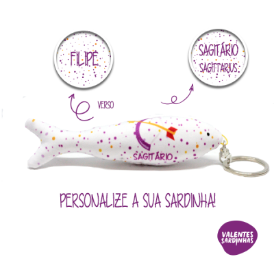 Porta-chaves sardinha branco com pintas coloridas e texto personalizado.