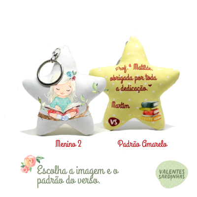 Dois porta-chaves em forma de estrela, um branco com menina a ler e outro amarelo com texto de agradecimento e ilustração de livros