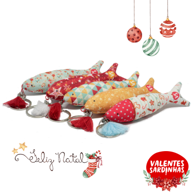 Porta-chaves sardinha em vários padrões de tecido com tassel e decoração de Natal