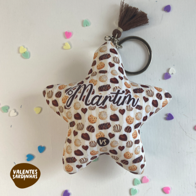 Porta-chaves estrela com padrão de bolachas e nome Martim