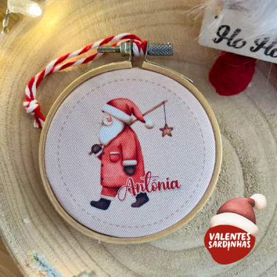 Ornamento Natal Pai Natal vermelho com nome Antónia em madeira redonda