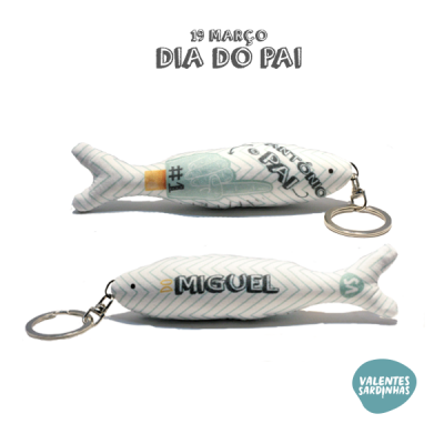 Porta-chaves de sardinha de tecido com textos dia do pai e nome Miguel