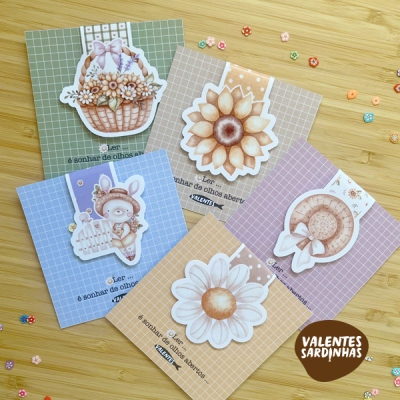 Quatro cartões quadriculados com ilustrações aquareladas de flores, coelho e chapéu com texto motivacional e selo VALENTES SARDINHAS.
