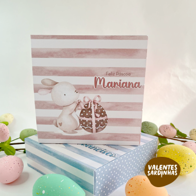 Caixas de Páscoa decoradas com coelho, ovos coloridos e texto personalizado
