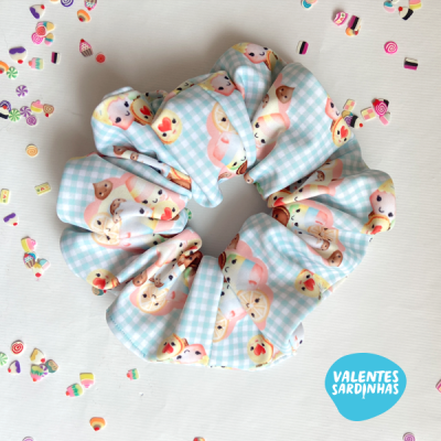 Elástico de cabelo scrunchie azul quadriculado com ursos e pássaros