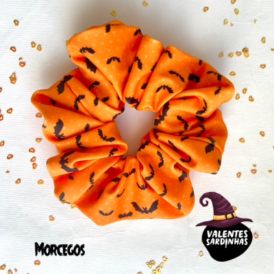 Elástico de cabelo laranja com morcegos pretos e logótipo Valentes Sardinhas