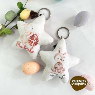 Chaveiros de estrelas com coelhos e ovos decorativos