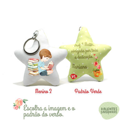 Dois chaveiros em forma de estrela, um com menino a ler e outro com texto de agradecimento em verde