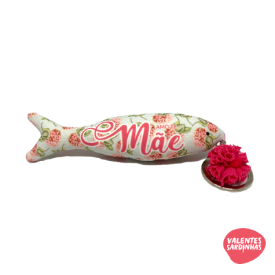 Sardinha decorativa tecido florido com frase AMO T Mãe e flor rosa pequena