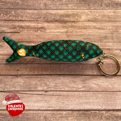 Porta-chaves sardinha xadrez verde com selo Valentes Sardinhas