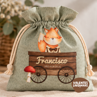 Saco de tecido verde com desenho de raposa e textos Francisco e PÃO POR DEUS