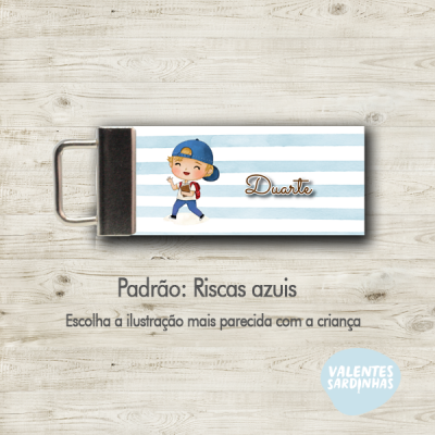 Porta-chaves com ilustração de menino e nome Duarte em riscas azuis