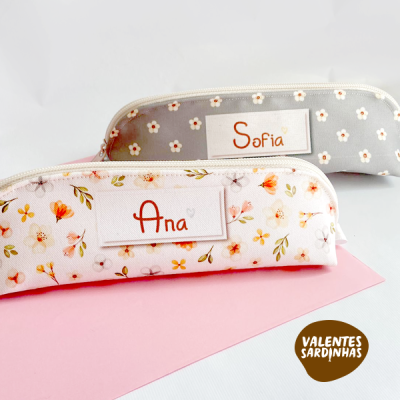 Estojo floral personalizado com nomes Ana e Sofia