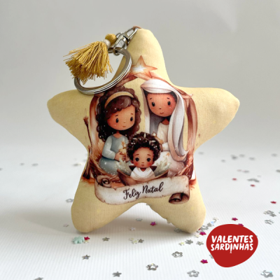Chaveiro estrela tecido bege com estampado natalício e tassel amarelo