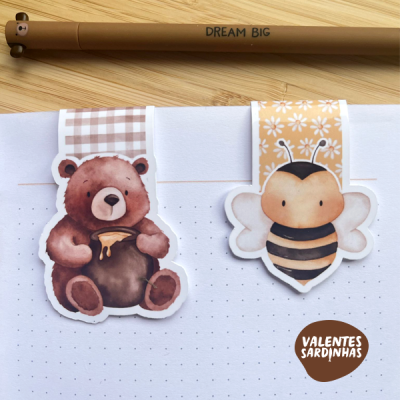 Clips de papel com desenhos de urso e abelha com caneta de madeira