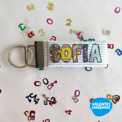 Chaveiro tecido branco com nome SOFIA colorido e argola metálica