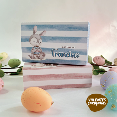 Caixa de páscoa com coelho e ovos coloridos