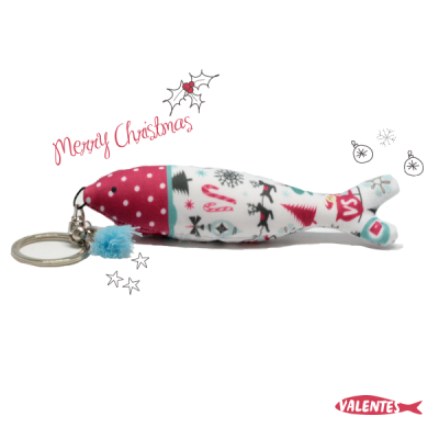 Chaveiro de peixe de tecido com padrão natalício e argola metálica