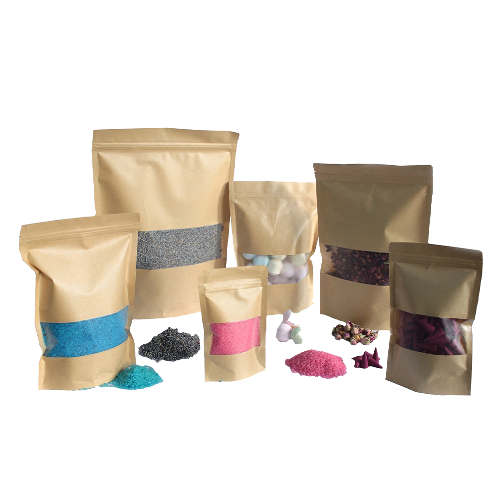 Sacos Kraft Com Janela Sacos de papel kraft com janela contendo pós e pequenos objetos coloridos