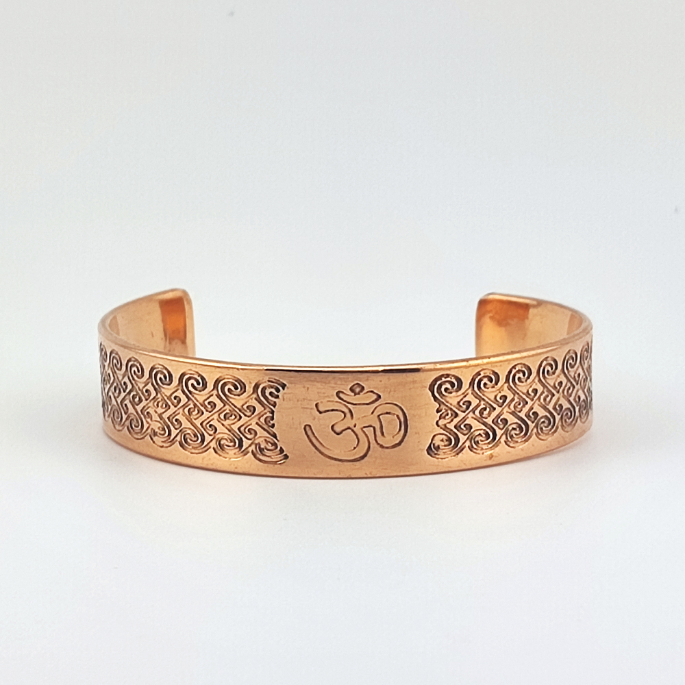 Pulseira de Cobre OM "Sou Corajoso" Pulseira de metal cor cobre com gravações e símbolo Om.