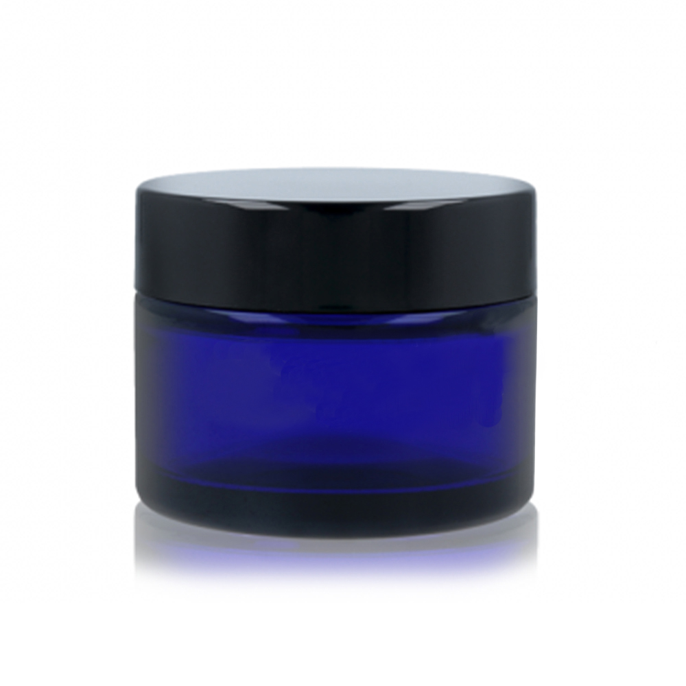 Boião de Vidro Azul Cobalto 50ml Frasco de vidro azul com tampa preta sobre fundo branco