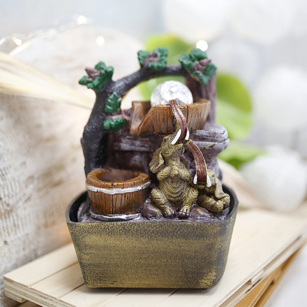 Fonte de Água Feng Shui - Elefantes da Sorte Fonte decorativa de água com elefante e balde em resina numa base quadrada preta