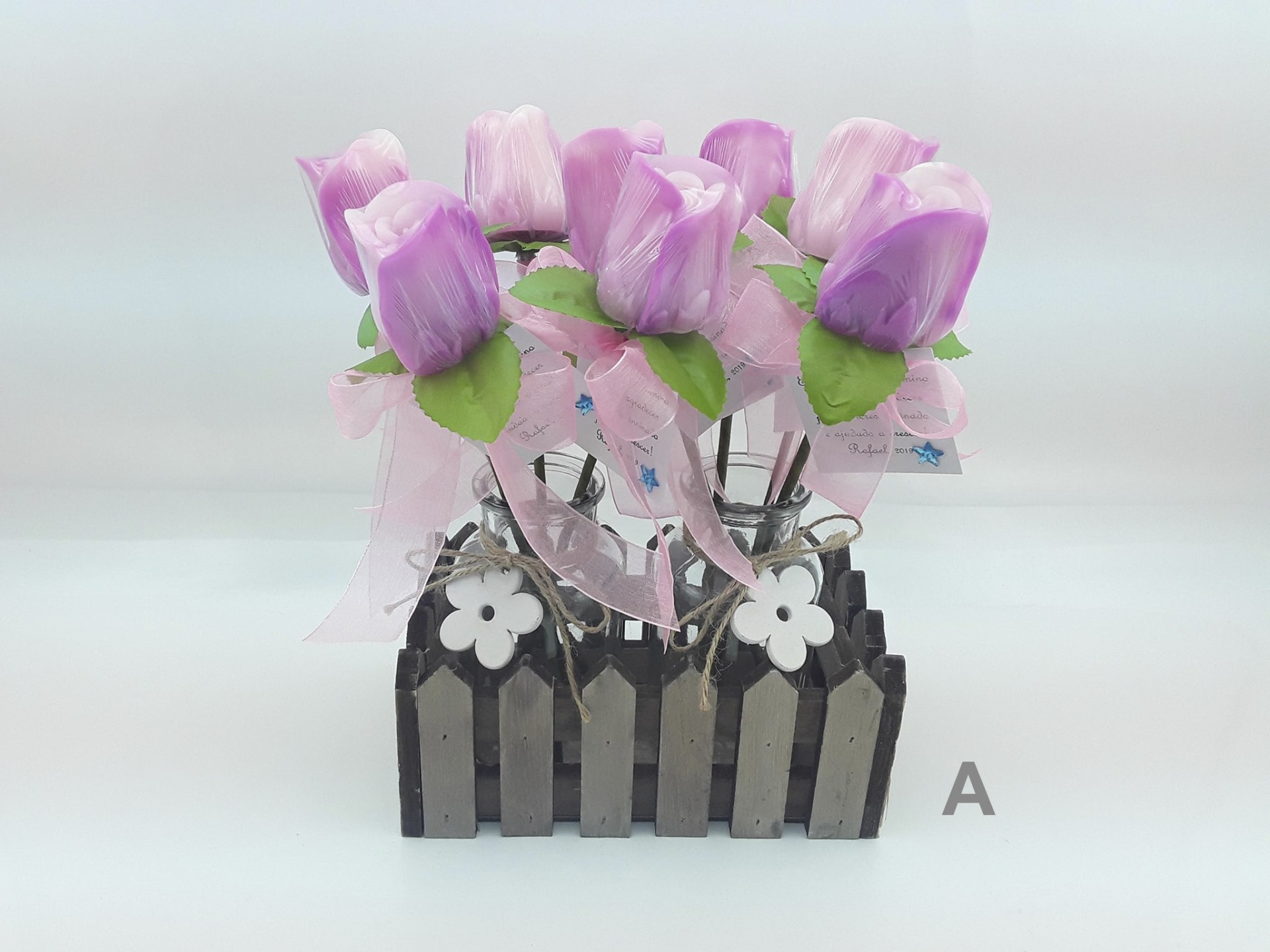 Arranjo Flores 11 Arranjo de flores artificiais em suporte de madeira