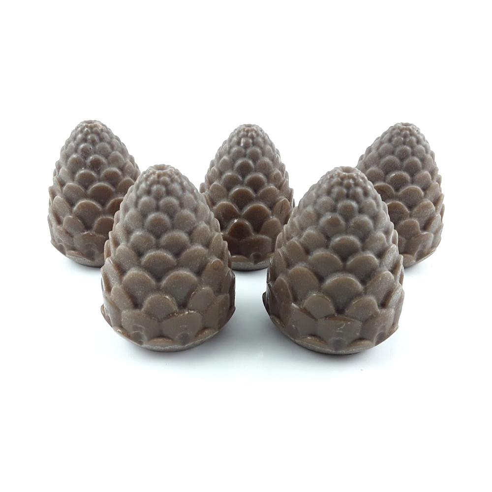 Pinha 3D em Sabonete Cinco chocolates em forma de pinha com textura pontilhada castanha escura