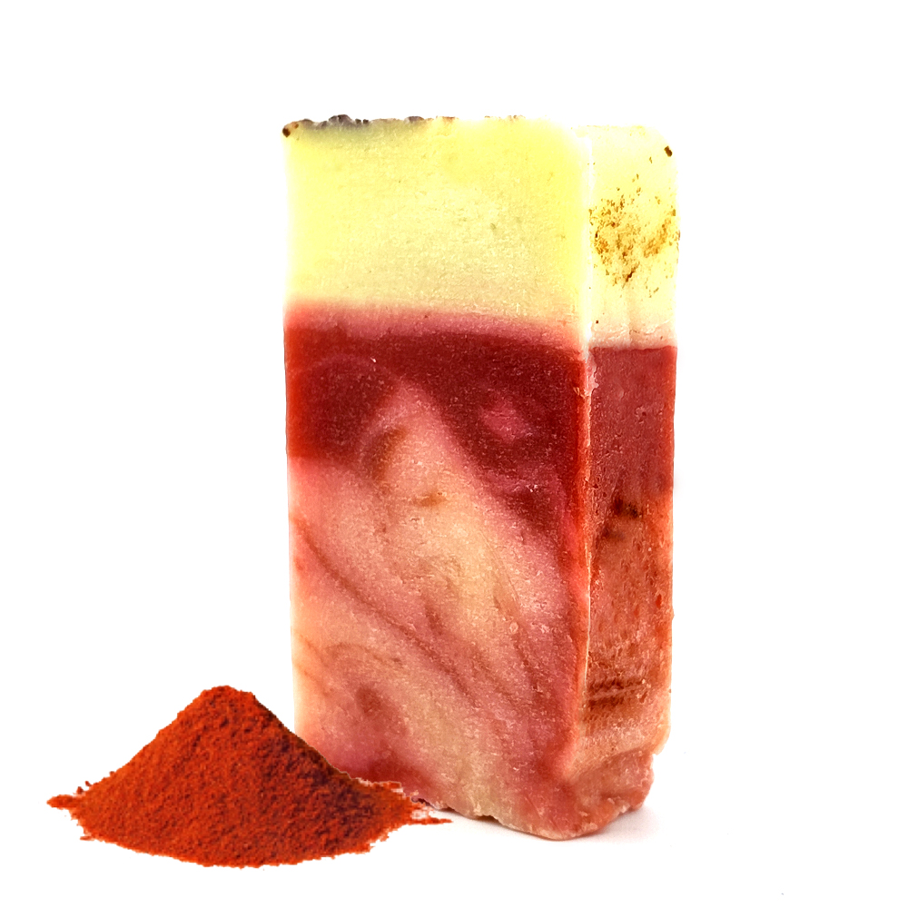 Sabão Natural Artesanal Argila Vermelha Sabonete retangular em três camadas coloridas com pó vermelho ao lado