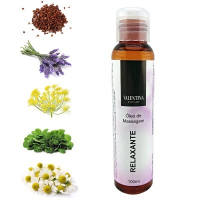 Frasco de óleo de massagem relaxante com ingredientes naturais ao lado.