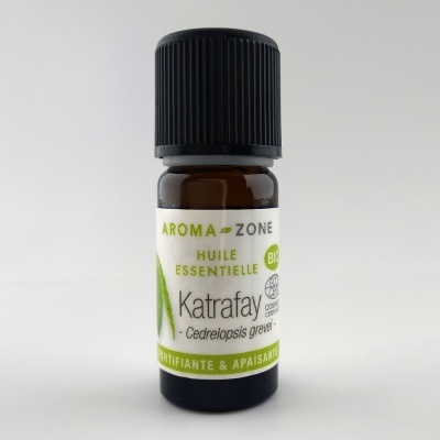 Frasco de vidro castanho com tampa preta e rótulo branco e verde de óleo essencial Katrafay