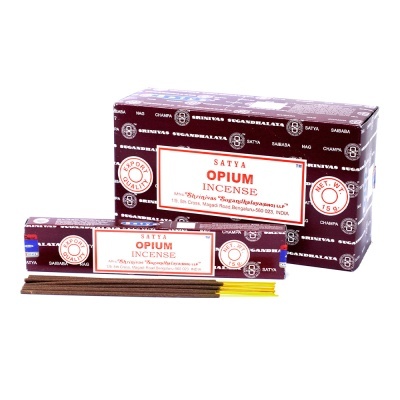 Conjunto de caixas Satya Opium Incense com varetas de incenso marrons e amarelas