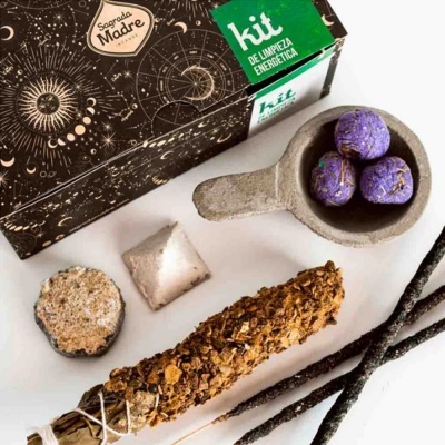 Kit de limpeza energética com itens naturais e caixa decorada