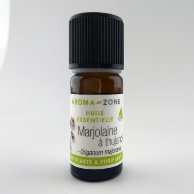 Frasco pequeno de óleo essencial Marjolaine à thujanol da Aroma-Zone com tampa preta e etiqueta branca