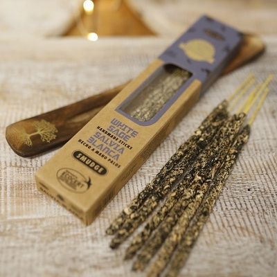 Incenso de sálvia branca com caixa e paliteiro de madeira