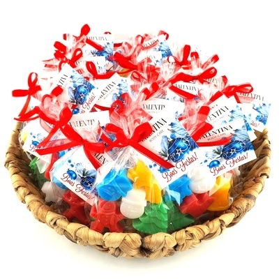 pequenos sacos coloridos com etiquetas 