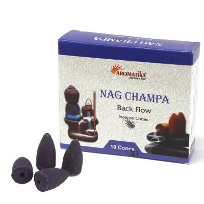 Incenso em cones Aromatika Nag Champa Back Flow com embalagem azul e branca