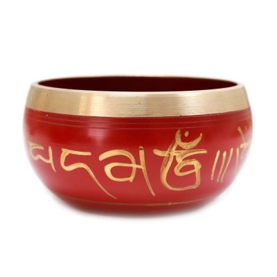 Tigela vermelha com inscrições douradas e borda dourada