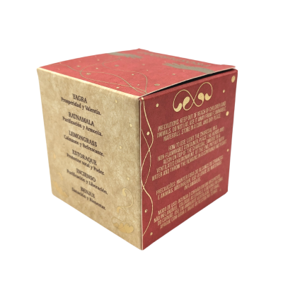 Embalagem cúbica de papel vermelho escuro e bege com texto e design dourado
