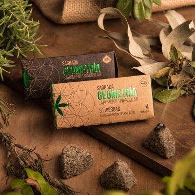 Pacotes de Sagrada Geometria defumadores triangulares com plantas e cones defumadores