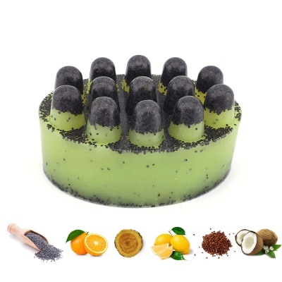 Sabonete verde redondo com picos pretos e textura granulada