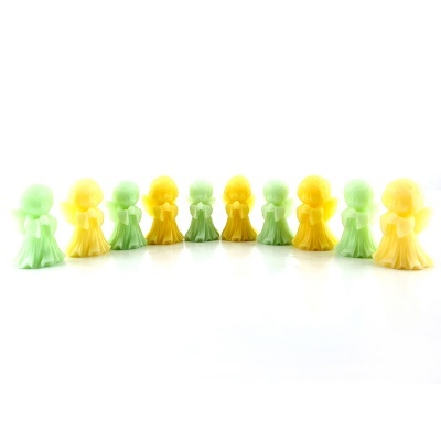 Dez figuras decorativas verdes e amarelas dispostas alternadamente sobre fundo branco