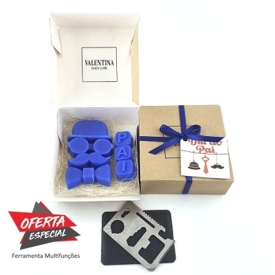 Conjunto de sabonetes azuis na caixa e ferramenta multifunções