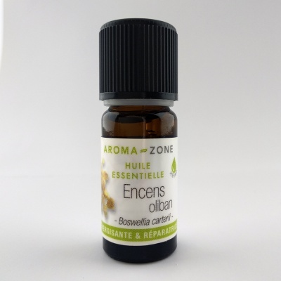 frasco pequeno de óleo essencial Aroma Zone com tampa preta e etiqueta branca