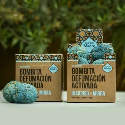 Caixas de bombitas de defumação activada com incenso e mirra em embalagem de papel reciclado