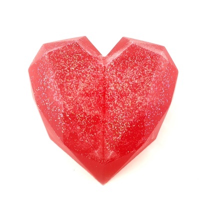 Coração vermelho facetado com brilhos dourados