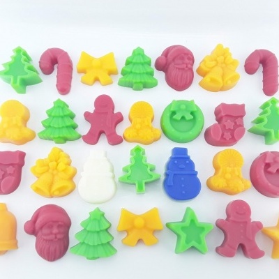 Conjunto de moldes para biscoitos de Natal com várias formas coloridas