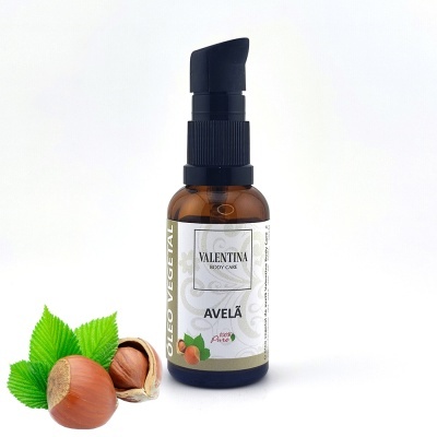 Frasco de óleo vegetal de avelã Valentina Body Care com avelãs e folhas verdes