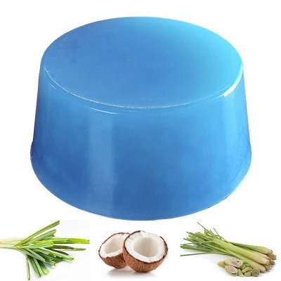 Sabonete azul redondo com folhas e côcos ao fundo